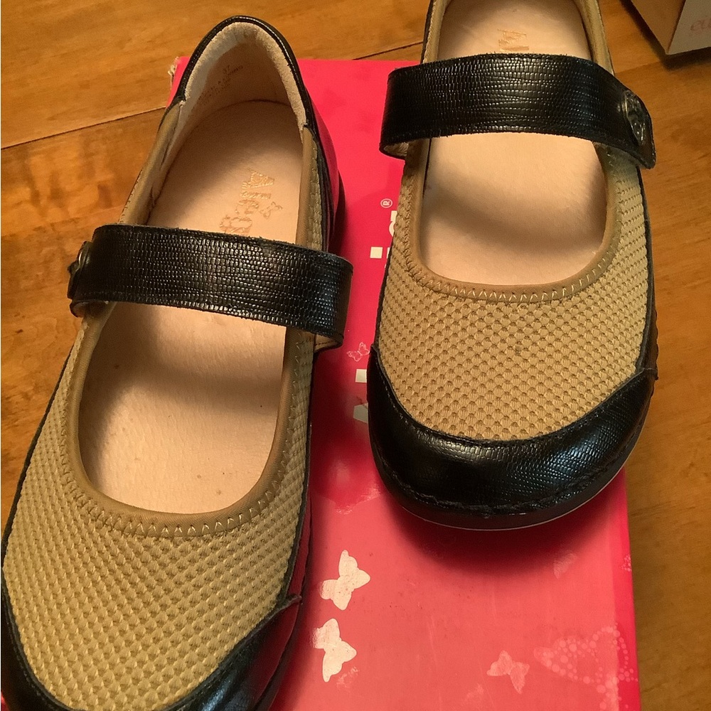 Alegria Gem, Mary Jane style.  Size 6.5-7(European size 37)